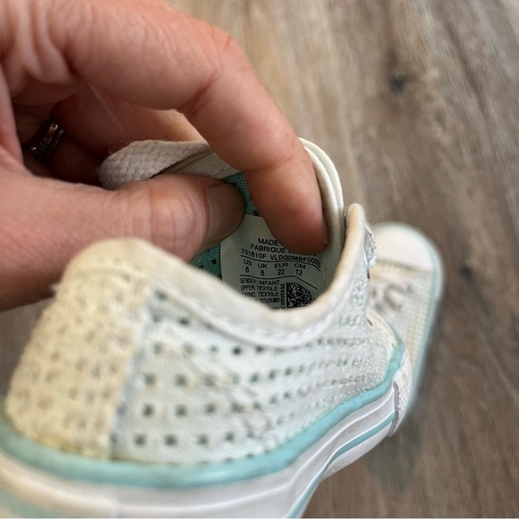 Converse shoes - Picture 6 of 6